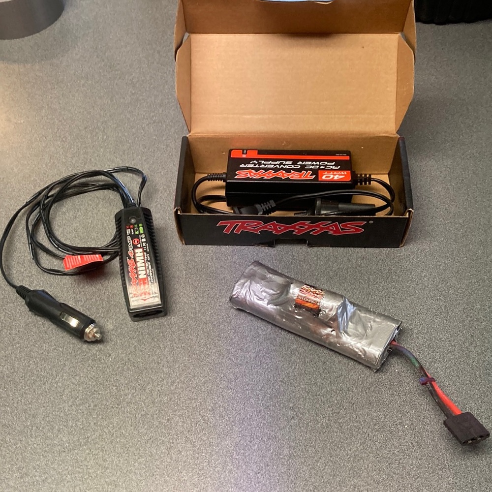 Traxxas 4 AMP Charger, traxxas 3000 Nimh battery trx connector, Ac-DC converter